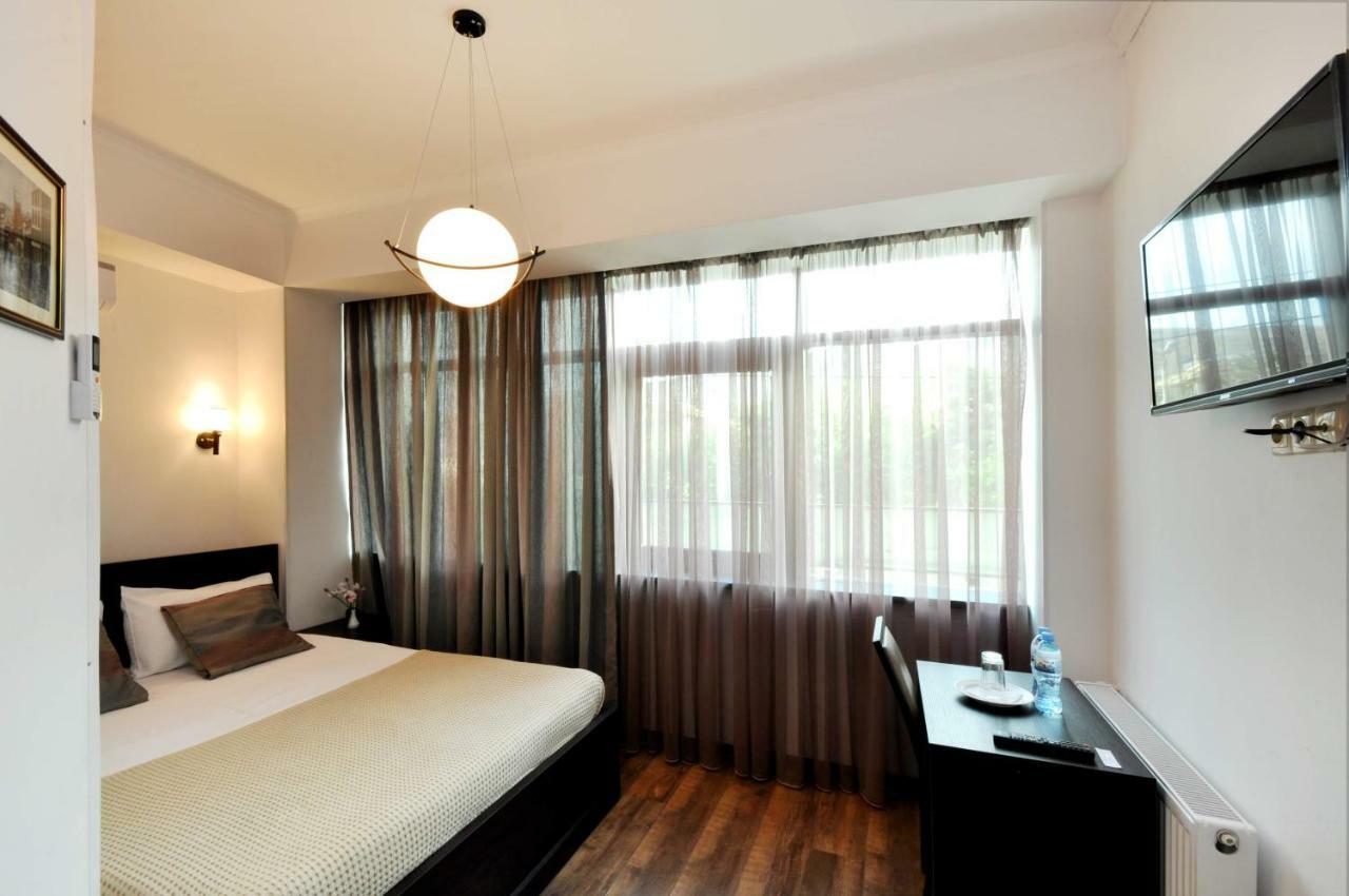 Tbilisi Check In Hotel ภายนอก รูปภาพ