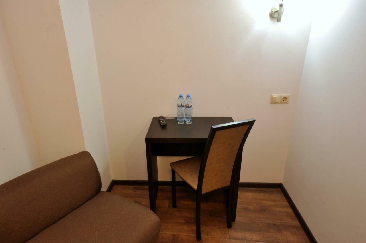 Tbilisi Check In Hotel ภายนอก รูปภาพ
