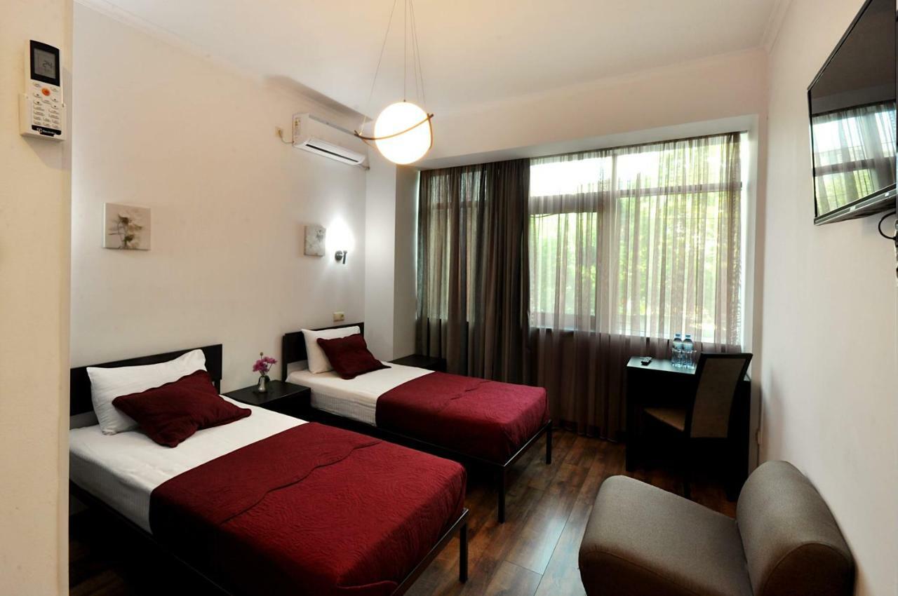 Tbilisi Check In Hotel ภายนอก รูปภาพ
