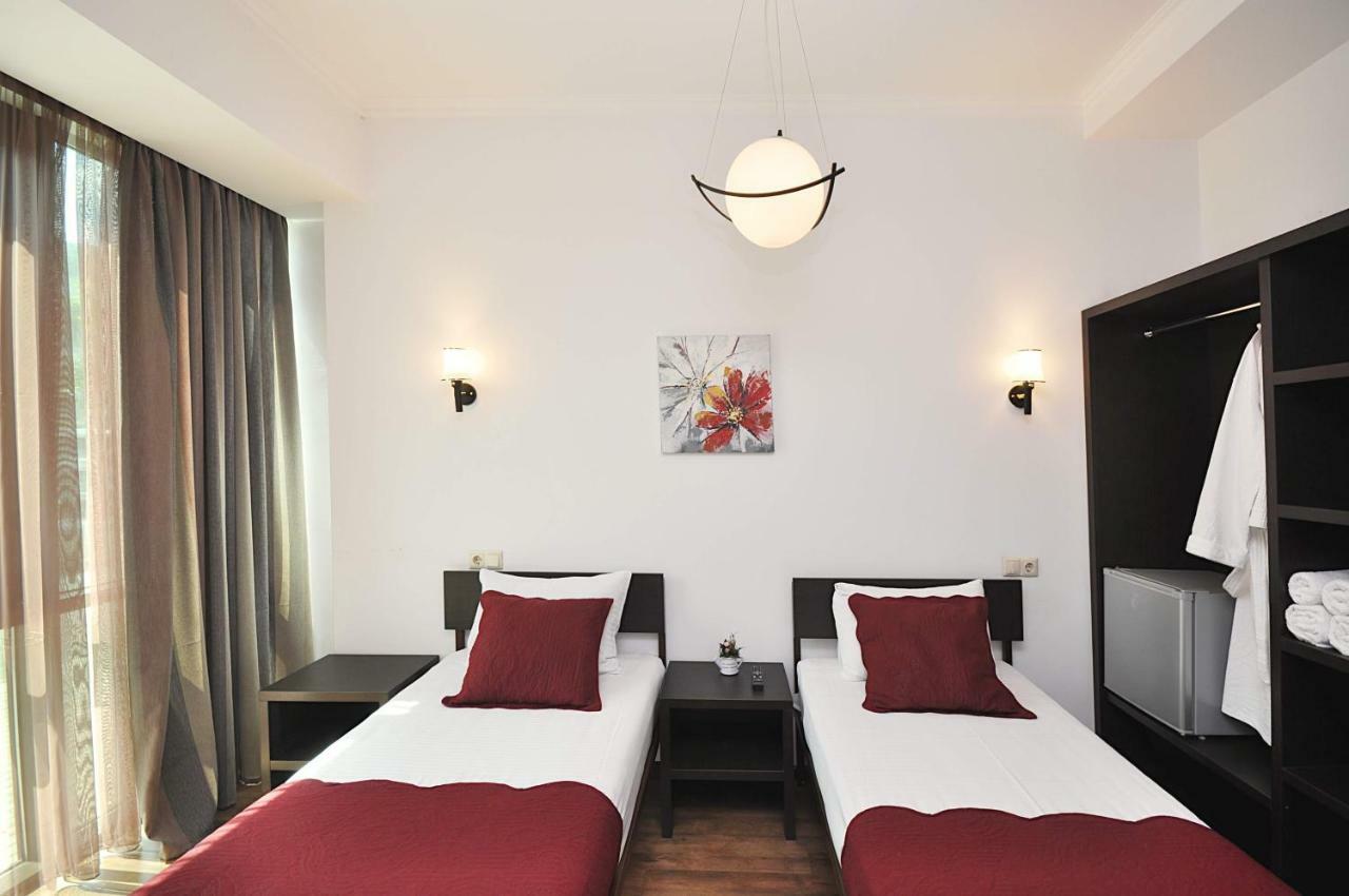Tbilisi Check In Hotel ภายนอก รูปภาพ