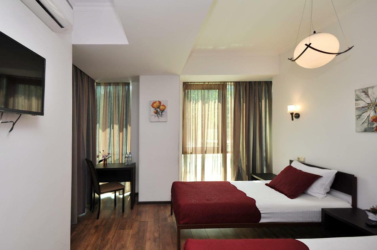 Tbilisi Check In Hotel ภายนอก รูปภาพ