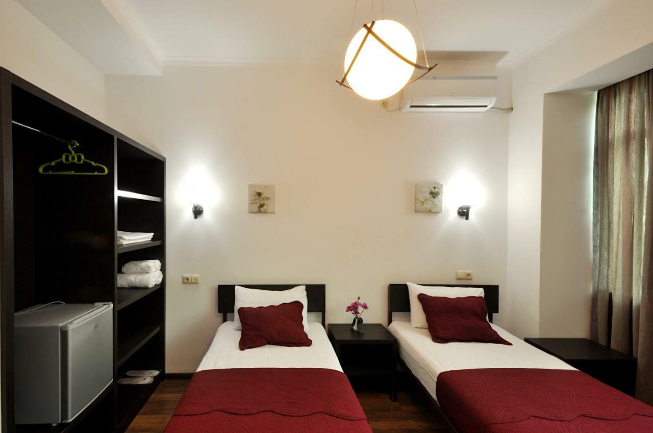 Tbilisi Check In Hotel ภายนอก รูปภาพ