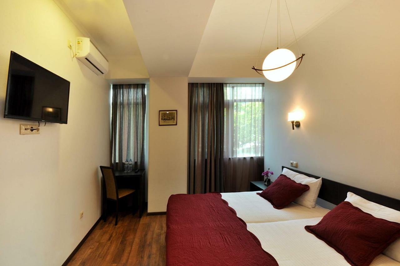 Tbilisi Check In Hotel ภายนอก รูปภาพ