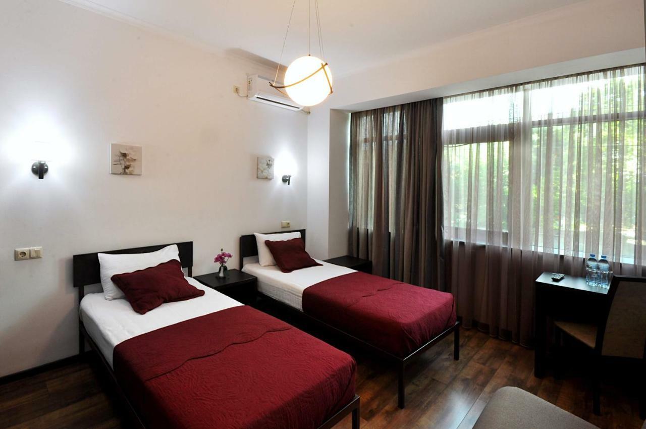 Tbilisi Check In Hotel ภายนอก รูปภาพ