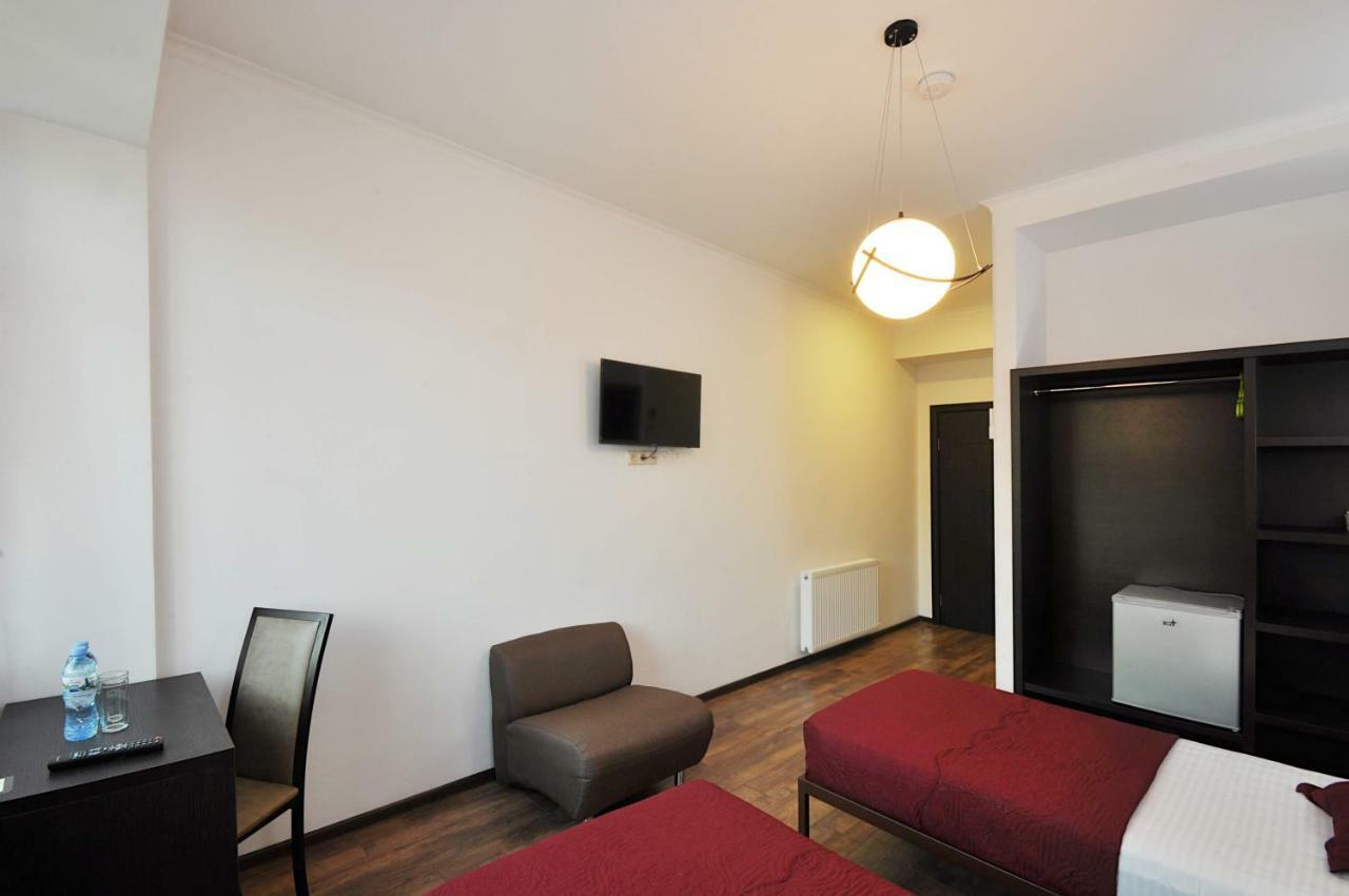 Tbilisi Check In Hotel ภายนอก รูปภาพ